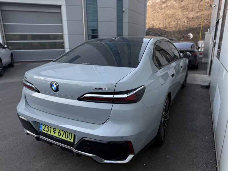 BMW i7