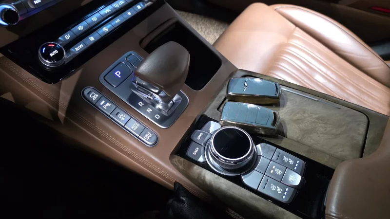Genesis G90