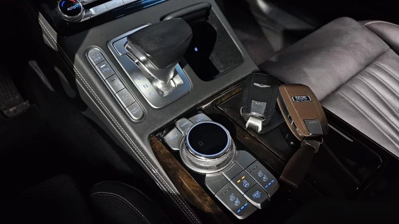 Genesis G90