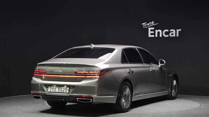 Genesis G90