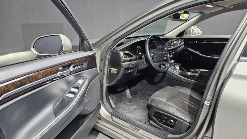 Genesis G90
