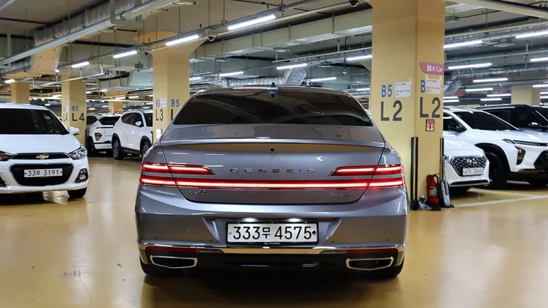 Genesis G90