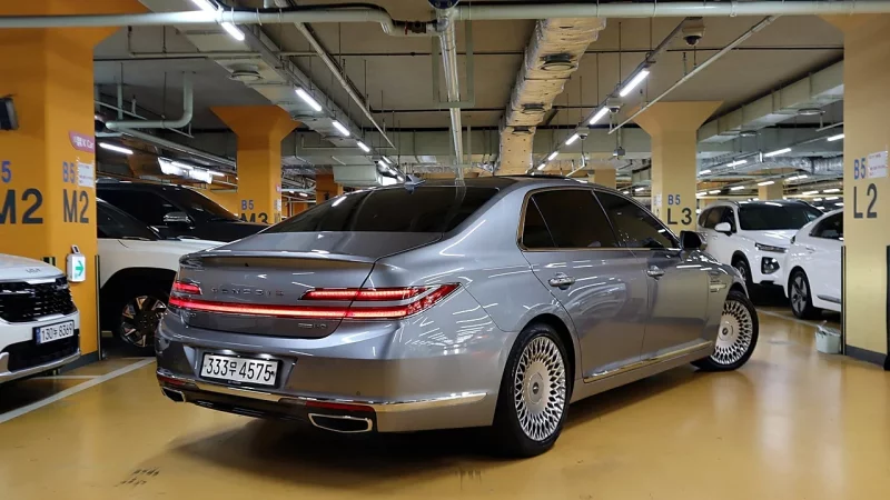 Genesis G90
