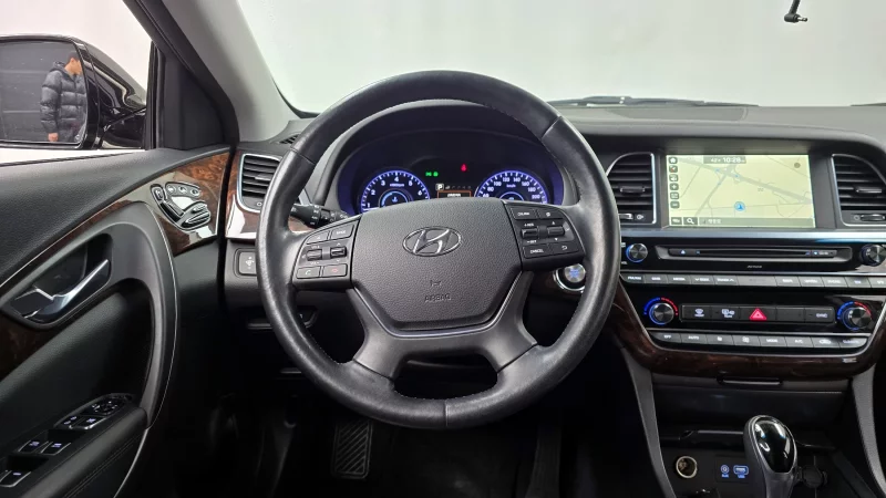 Hyundai Aslan