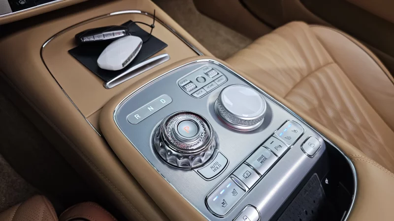 Genesis G90