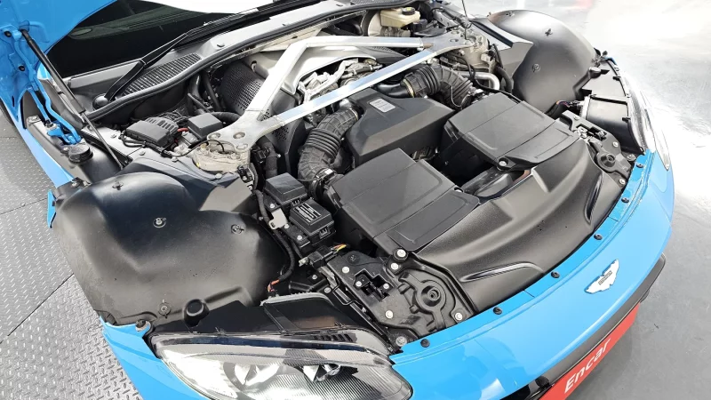 Aston Martin VANTAGE