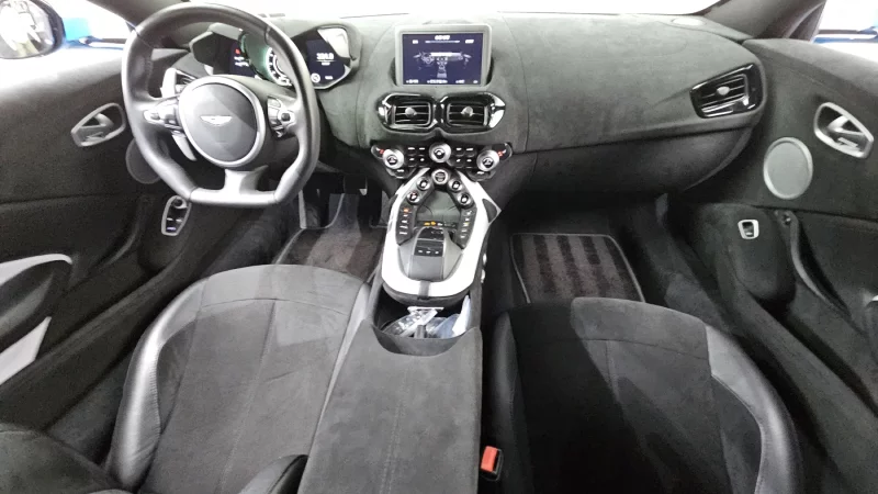 Aston Martin VANTAGE