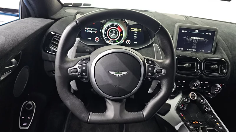 Aston Martin VANTAGE