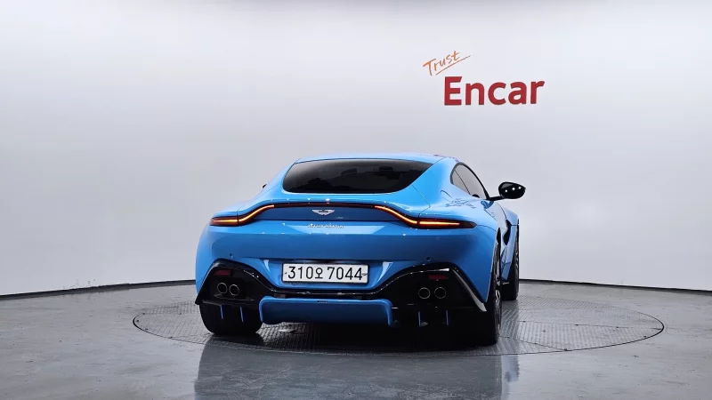 Aston Martin VANTAGE