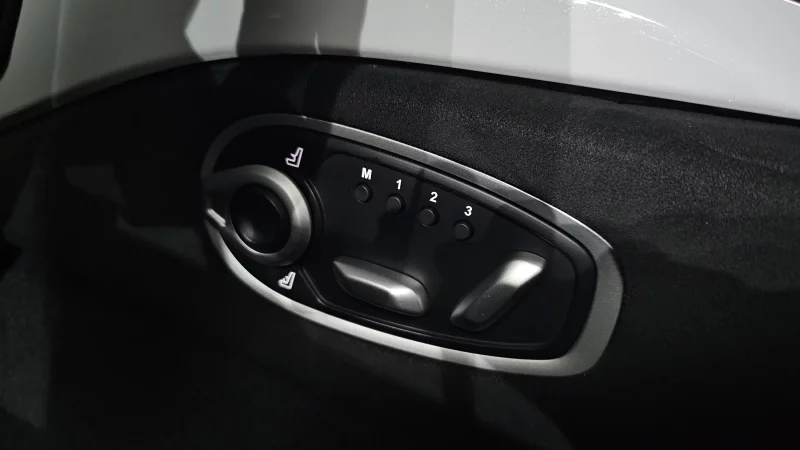 Aston Martin VANTAGE