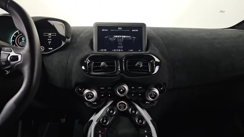 Aston Martin VANTAGE