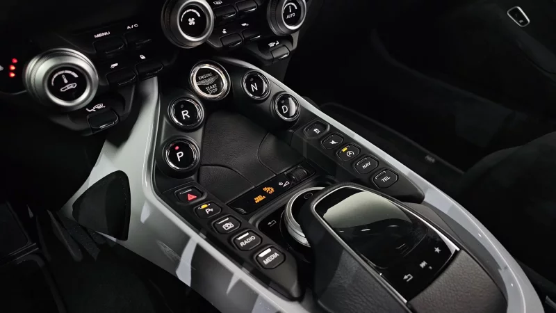 Aston Martin VANTAGE