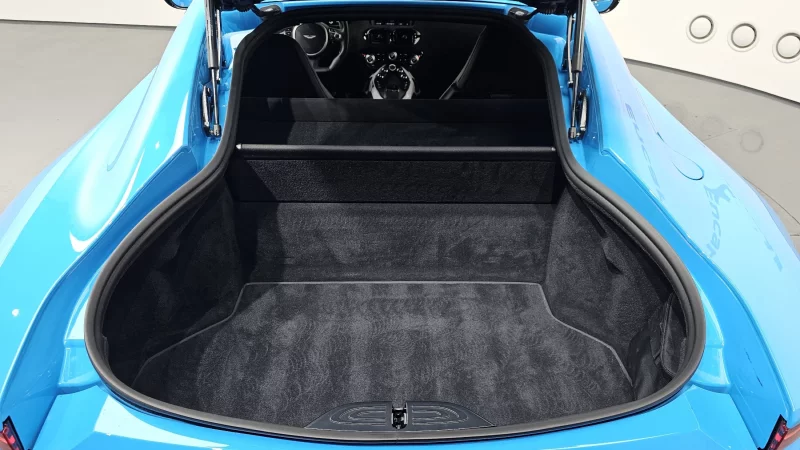 Aston Martin VANTAGE