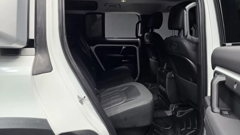 Land Rover DEFENDER