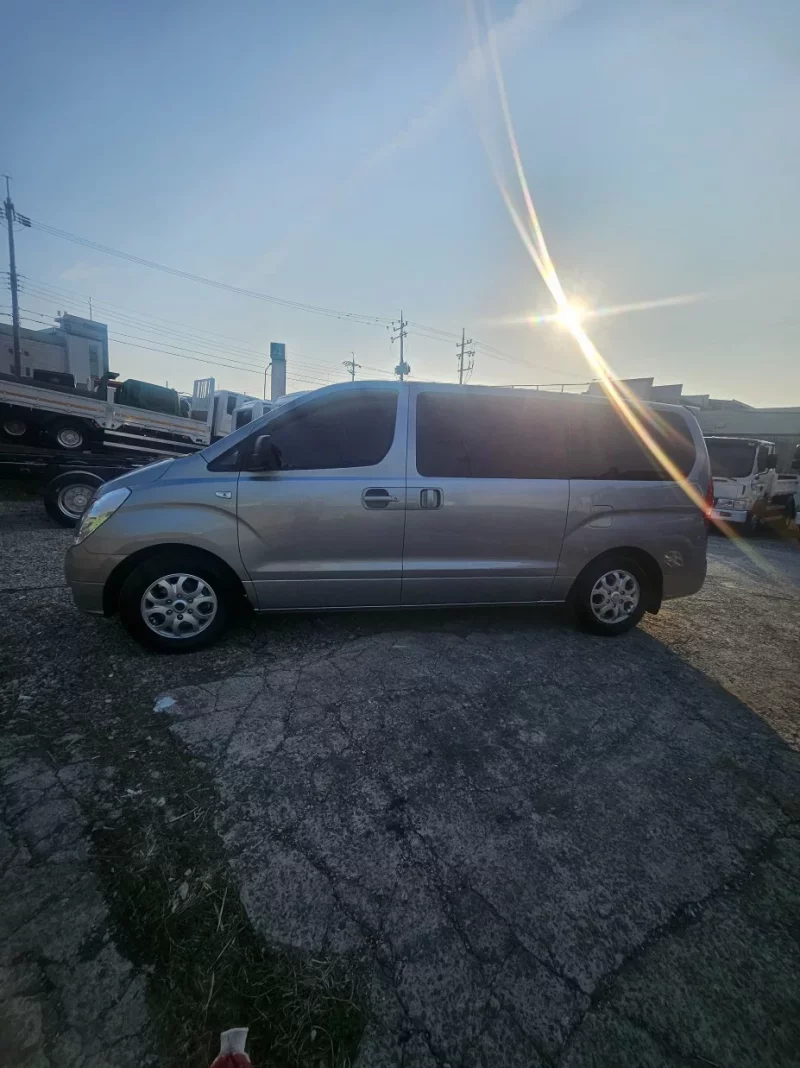 Hyundai Starex