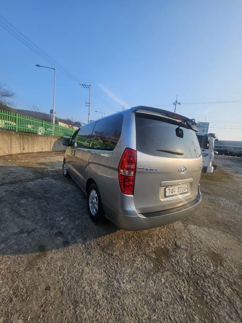 Hyundai Starex