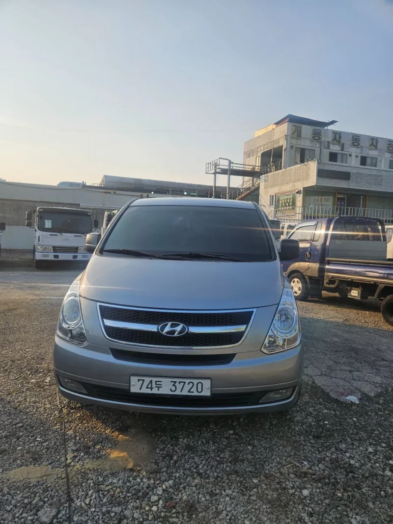 Hyundai Starex