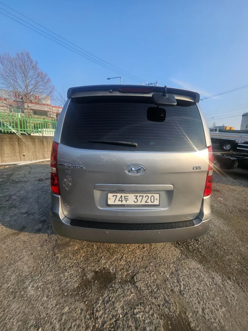Hyundai Starex