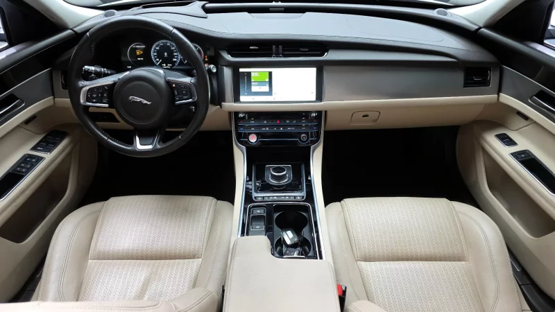 Jaguar XF