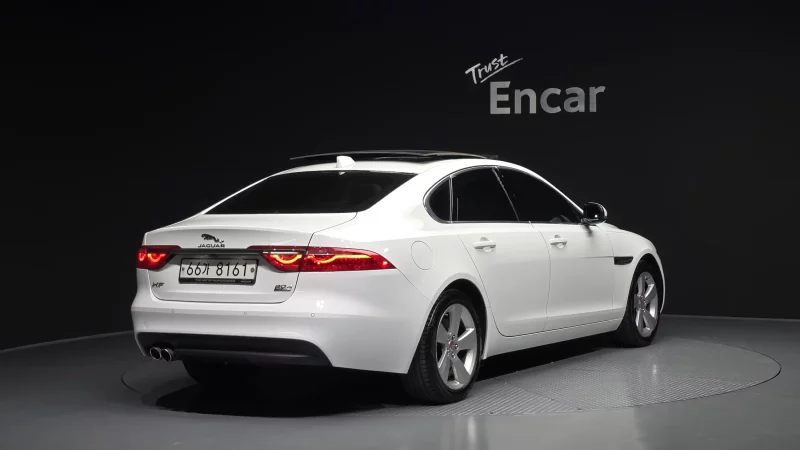 Jaguar XF