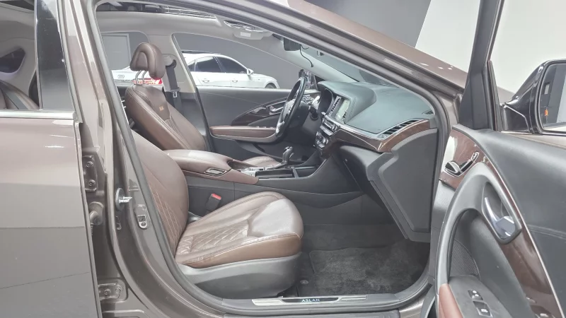 Hyundai Aslan