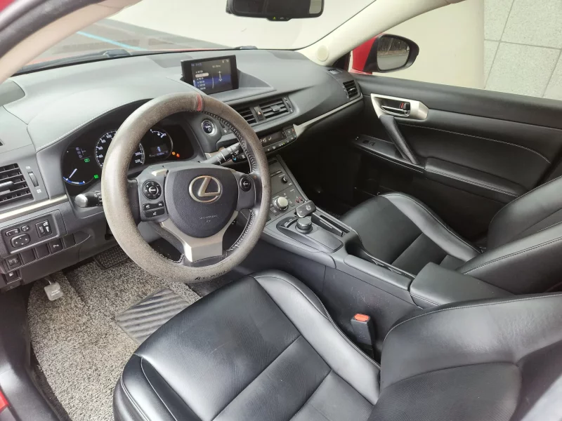 Lexus CT200h