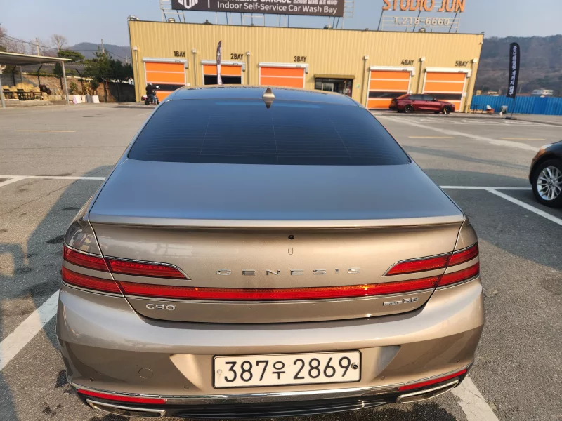 Genesis G90