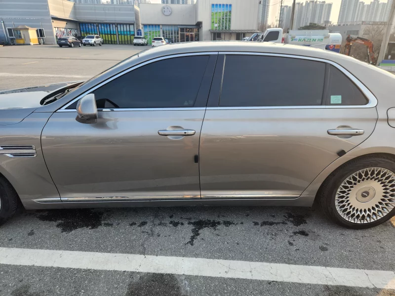 Genesis G90