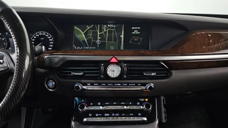Genesis EQ900