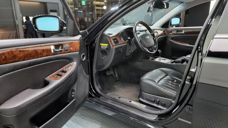 Hyundai Genesis