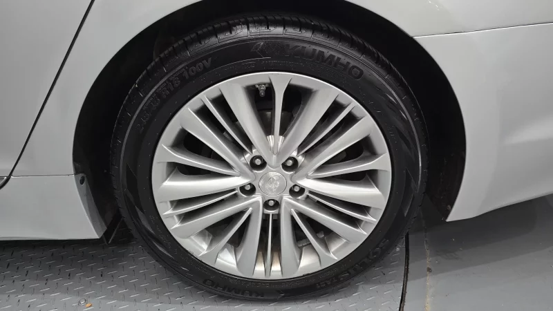 Hyundai Aslan