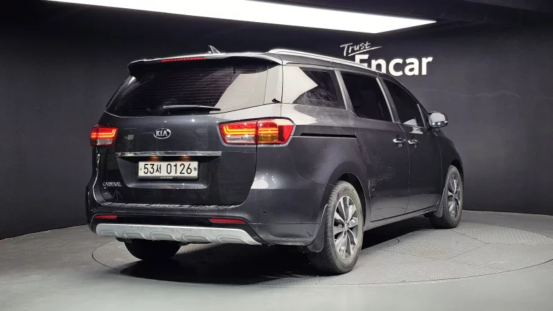Kia Carnival