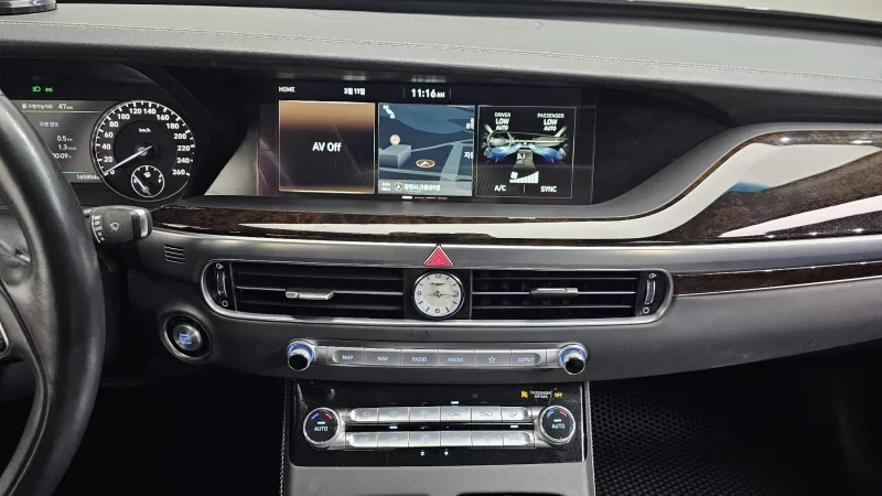 Genesis G90