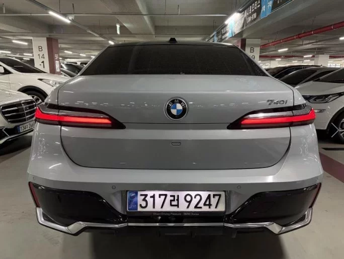 BMW 7-Series