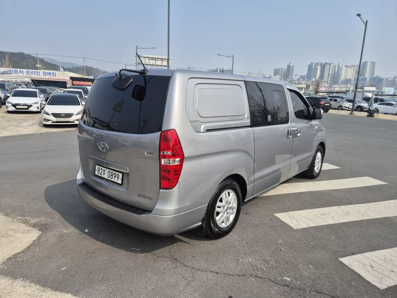 Hyundai Starex
