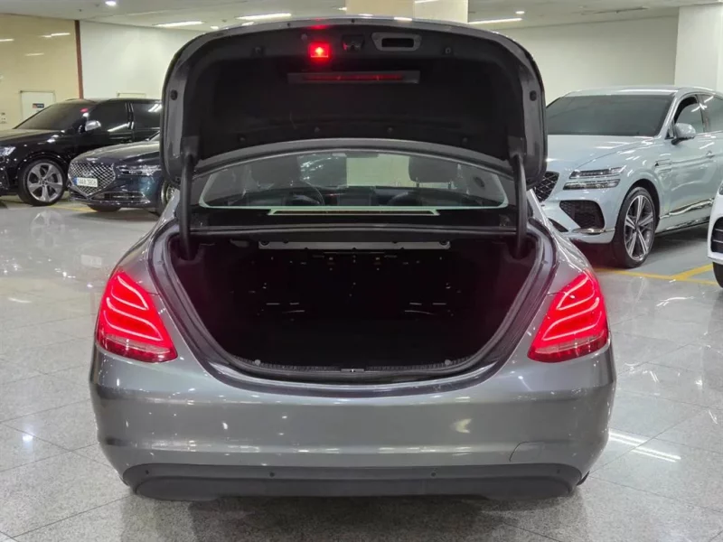 Mercedes-Benz C-Class