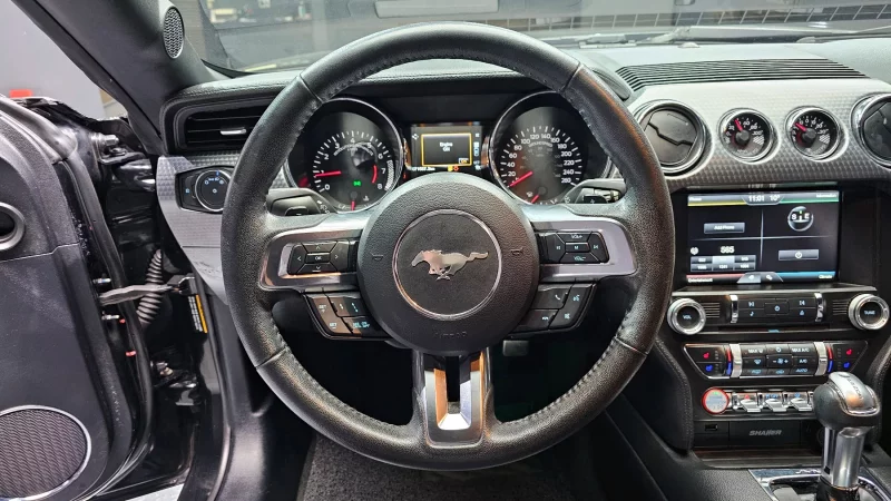 Ford MUSTANG