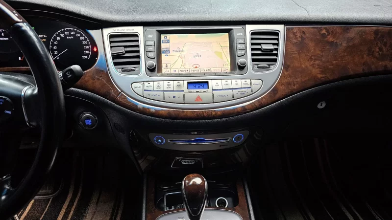 Hyundai Genesis