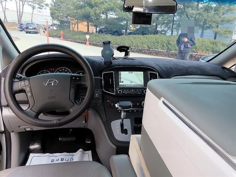 Hyundai Starex