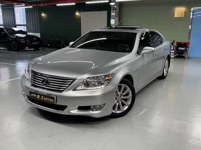 Lexus LS
