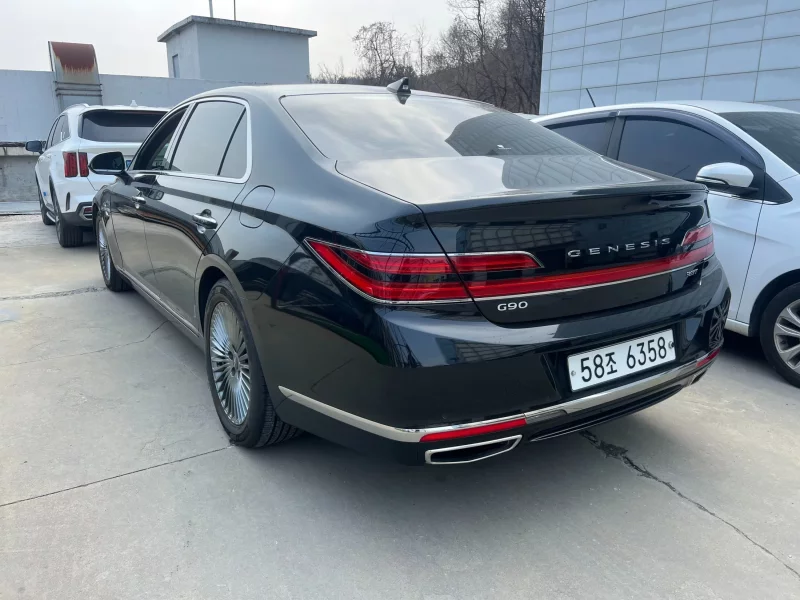 Genesis G90