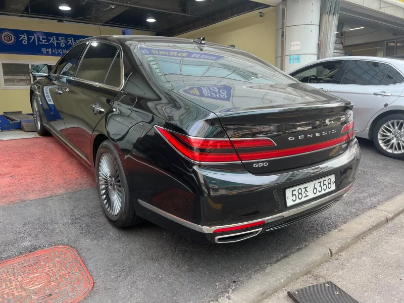 Genesis G90