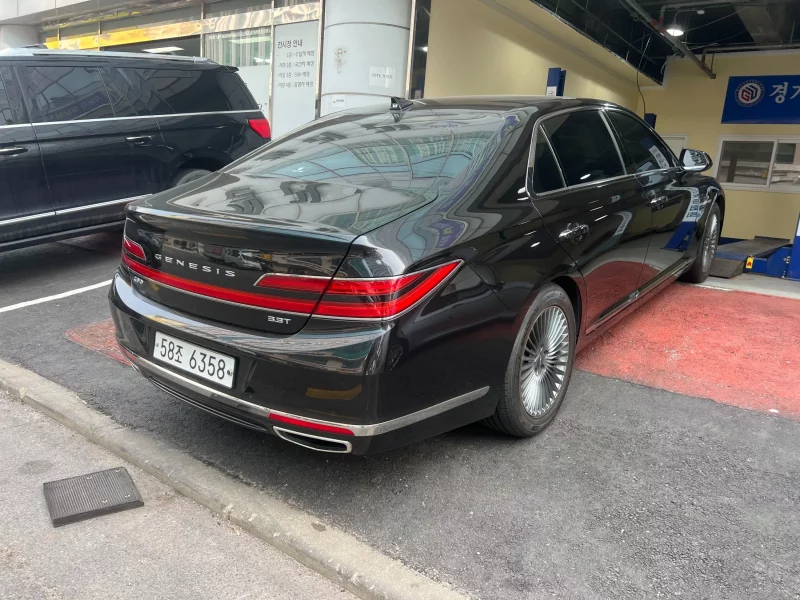 Genesis G90