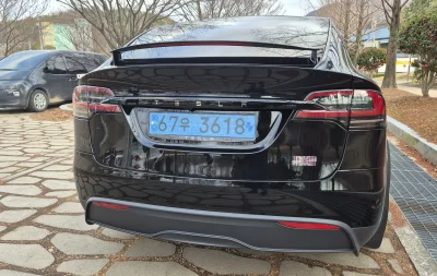 Tesla MODEL X