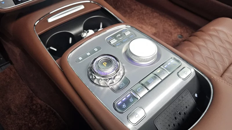 Genesis G90
