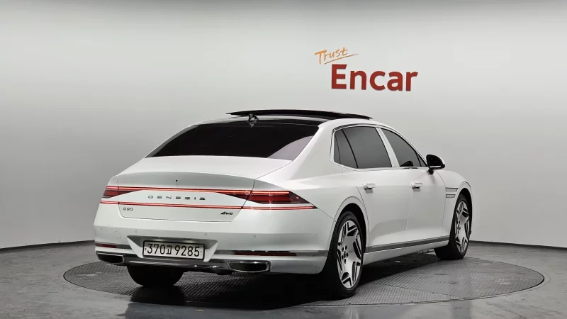 Genesis G90
