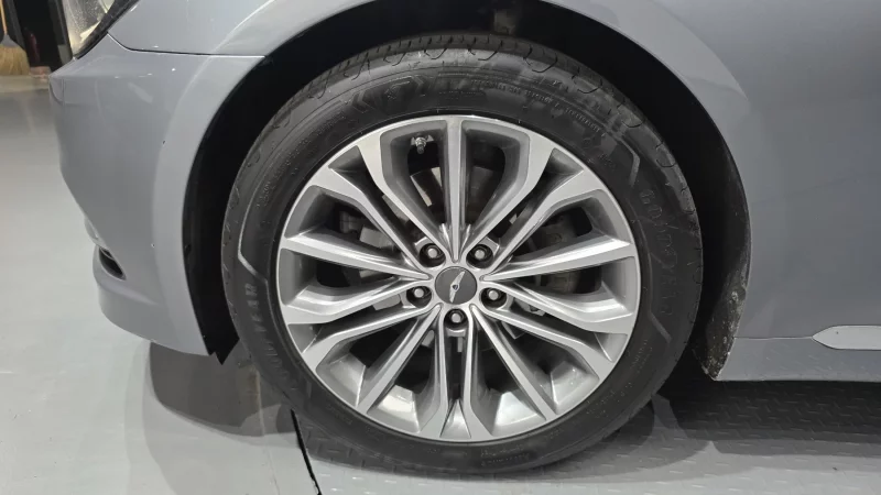 Hyundai Genesis