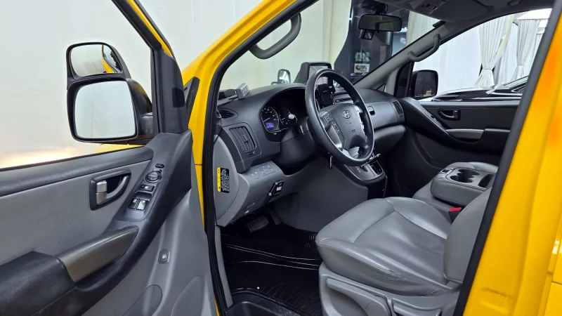 Hyundai Starex