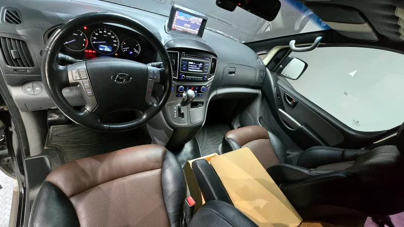 Hyundai Starex