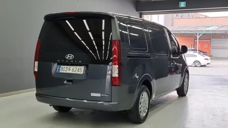 Hyundai Staria